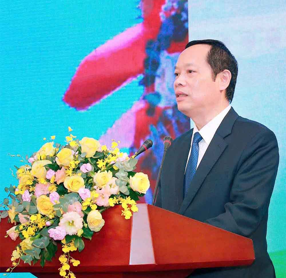 Đồng chí Nghiêm Xuân Hưởng phát biểu tại buổi gặp mặt