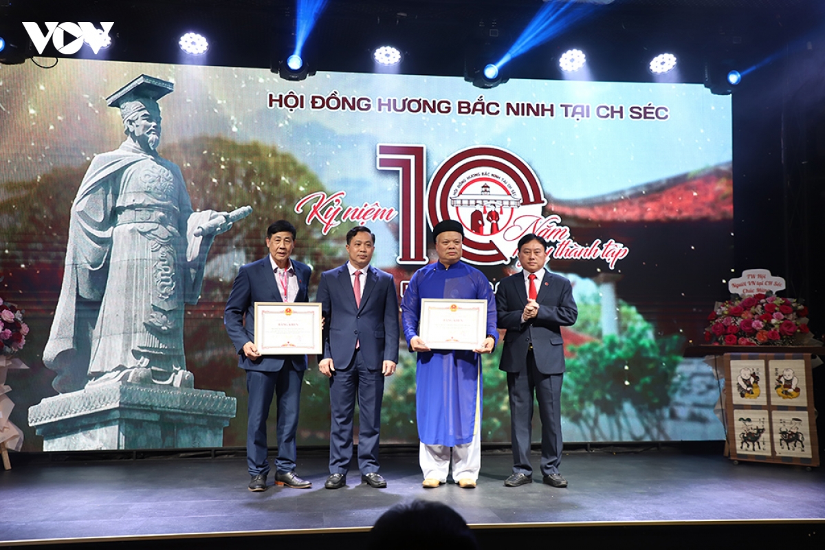 Lễ kỷ niệm 10 năm
