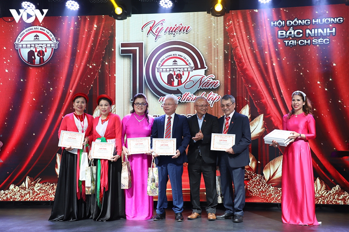 Lễ kỷ niệm 10 năm